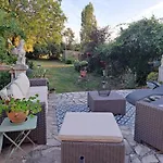 La Bougainvilliere Guest house