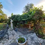 La Bougainvilliere Guest house