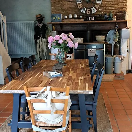 La Bougainvilliere